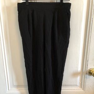 Light weight pull on black pant.